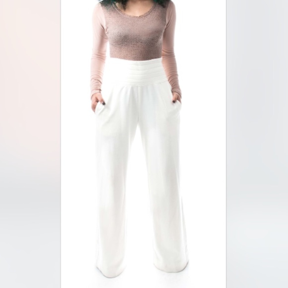 ✨ Eyanatia Cream Wide Leg Flood Pant✨